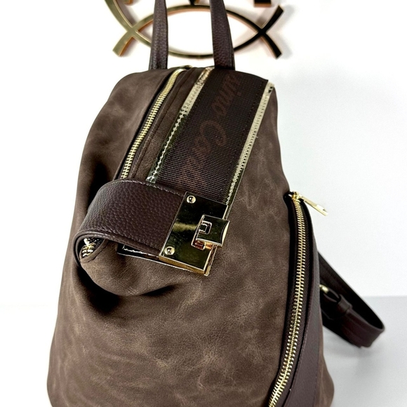 Chic Brown Backpack with Gold Details - Picture 2 of 3